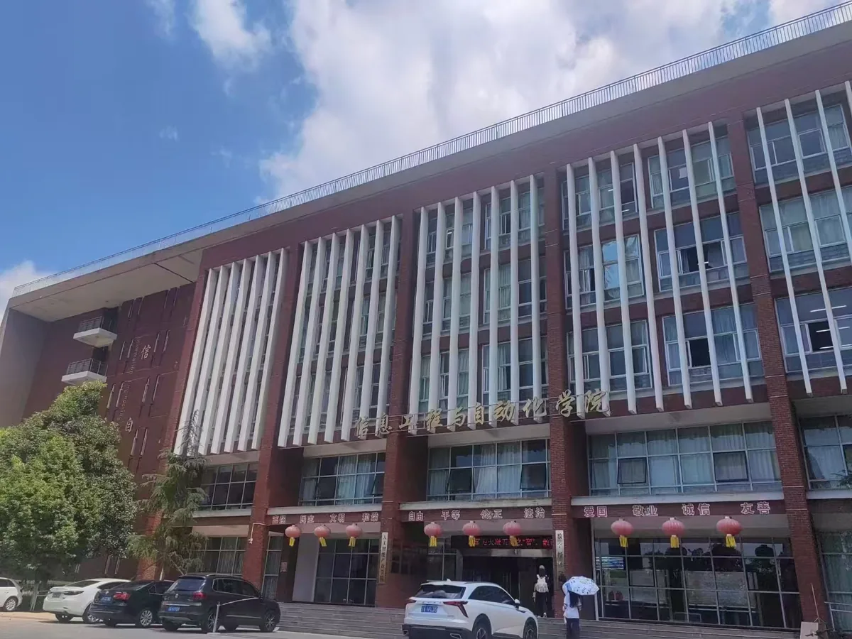 昆明理工大学AI产业学院 现场图 9